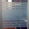 Ejemplos de Peliculas-viniles decorativos con diseño en lineas para puertas y ventanas de cristal
